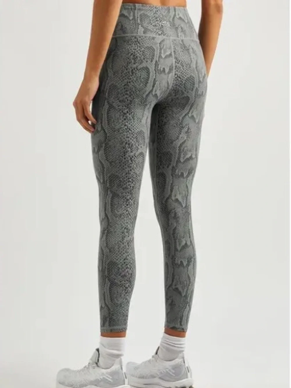 Varley Let’s Go High Rise Python Print 7/8 Leggings - Picture 2 of 6